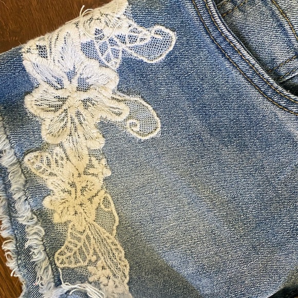 Lace shorts - Picture 2 of 4